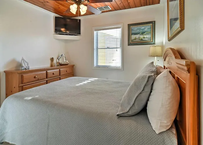 Indian Shores Cottage With Cabana - Steps To Beach!